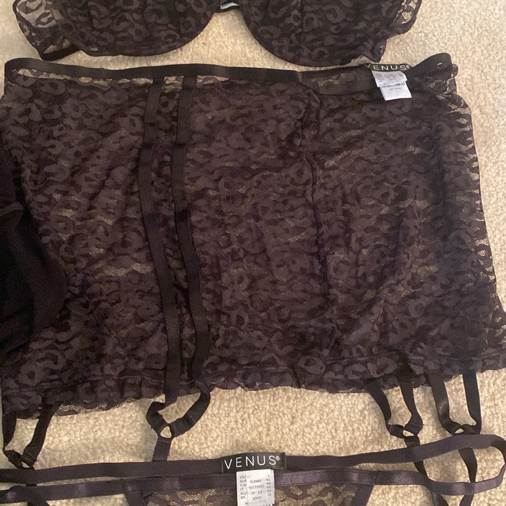 Venus New in bag size medium/large lingerie - Picture 4 of 10